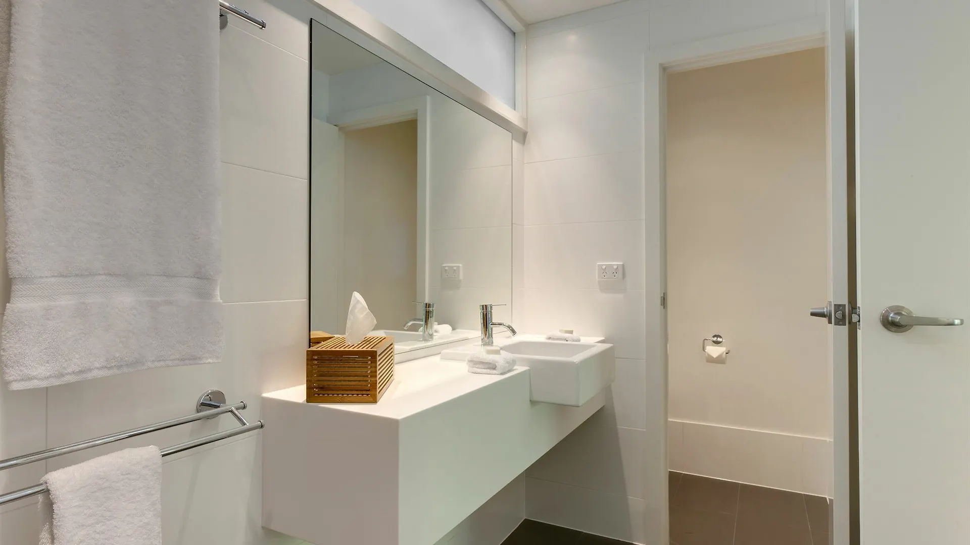*** Resort Palm Bungalows Hamilton Island Australia